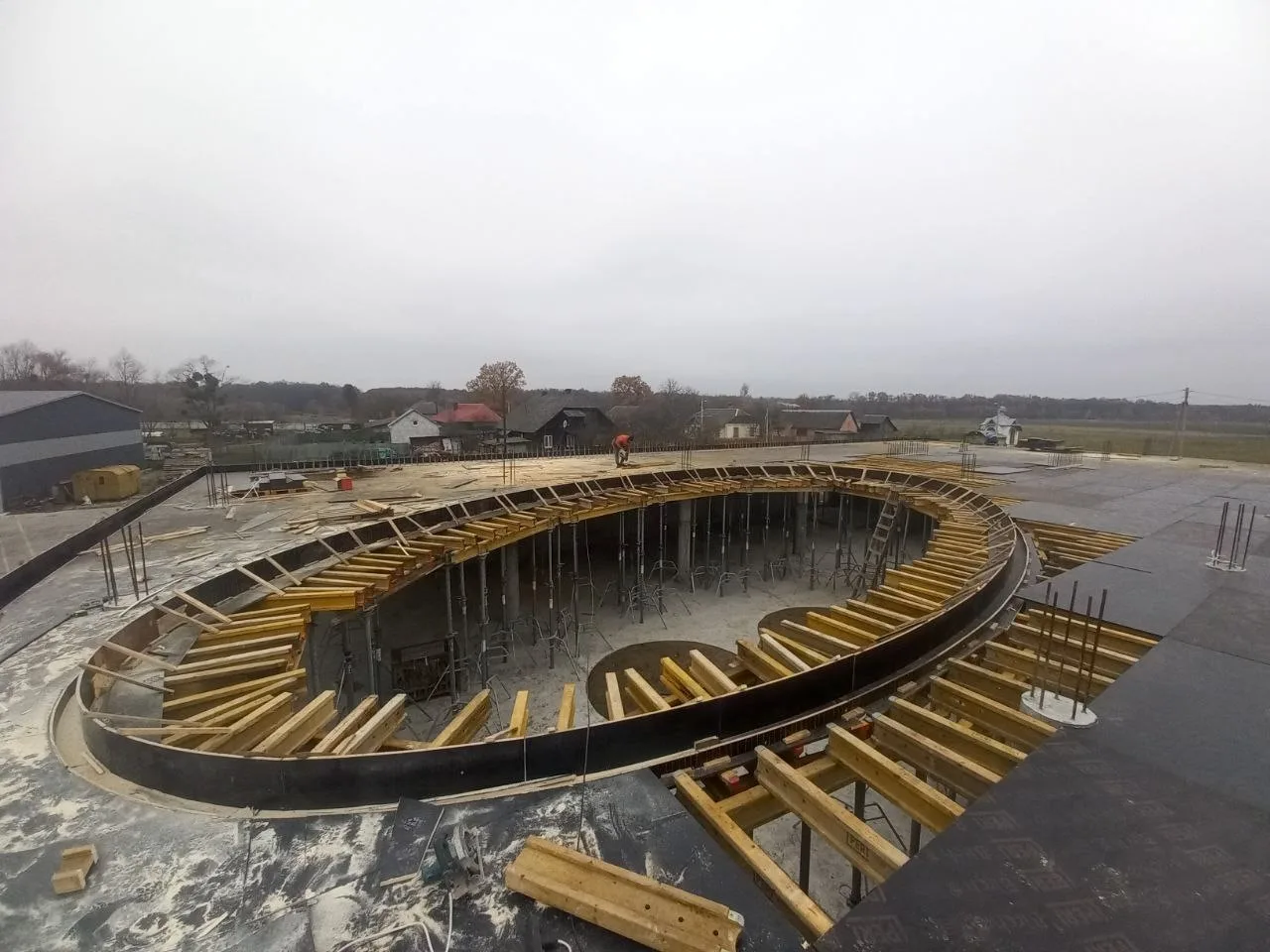 1 300 м² горизонтальной опалубки для административного корпуса агропромышленного предприятия