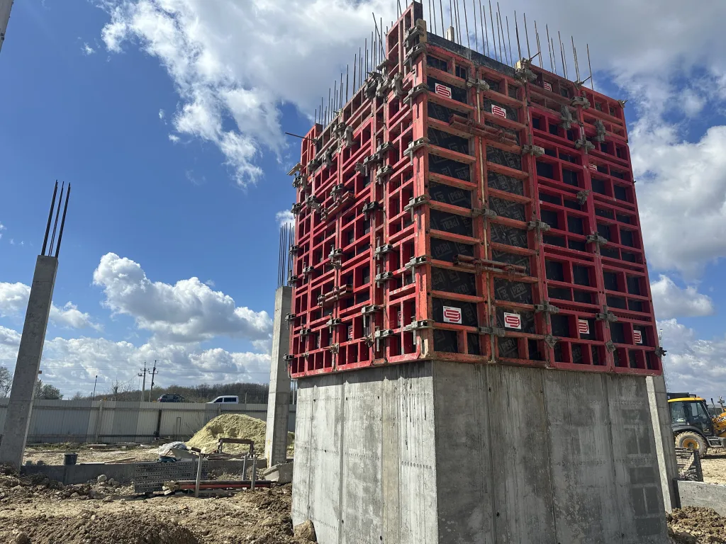 Vertical formwork for a public and commercial complex in the village of Sknyliv