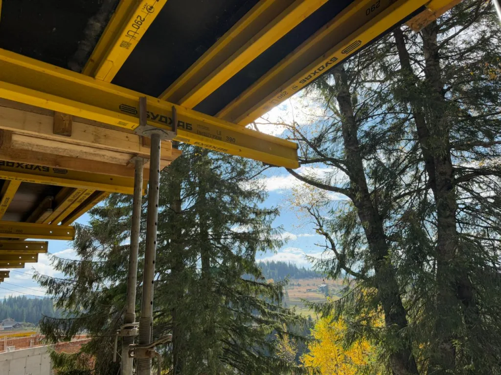Framed formwork for the construction of a hotel complex in Yablunytsia