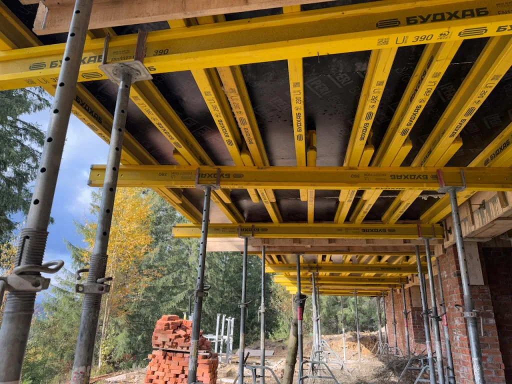 Framed formwork for the construction of a hotel complex in Yablunytsia