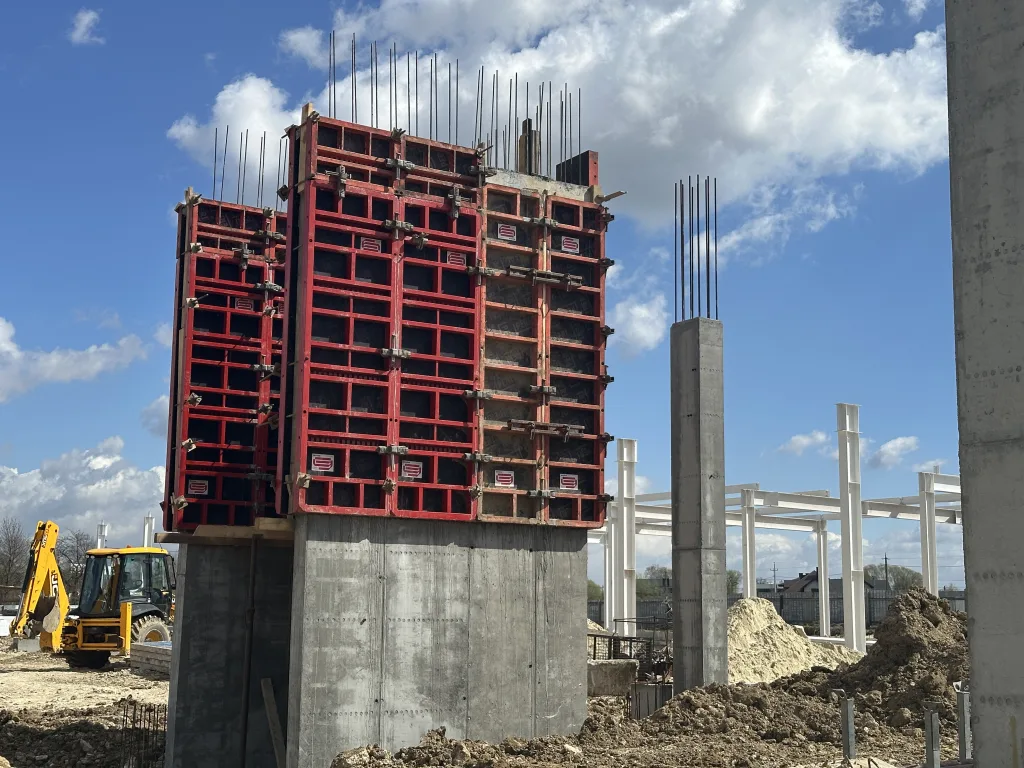 Vertical formwork for a public and commercial complex in the village of Sknyliv