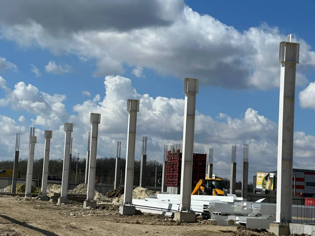 Vertical formwork for a public and commercial complex in the village of Sknyliv
