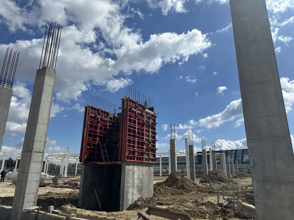 Vertical formwork for a public and commercial complex in the village of Sknyliv