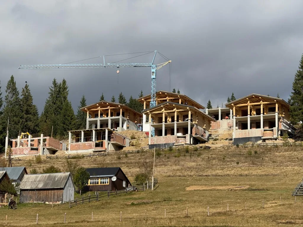 Framed formwork for the construction of a hotel complex in Yablunytsia