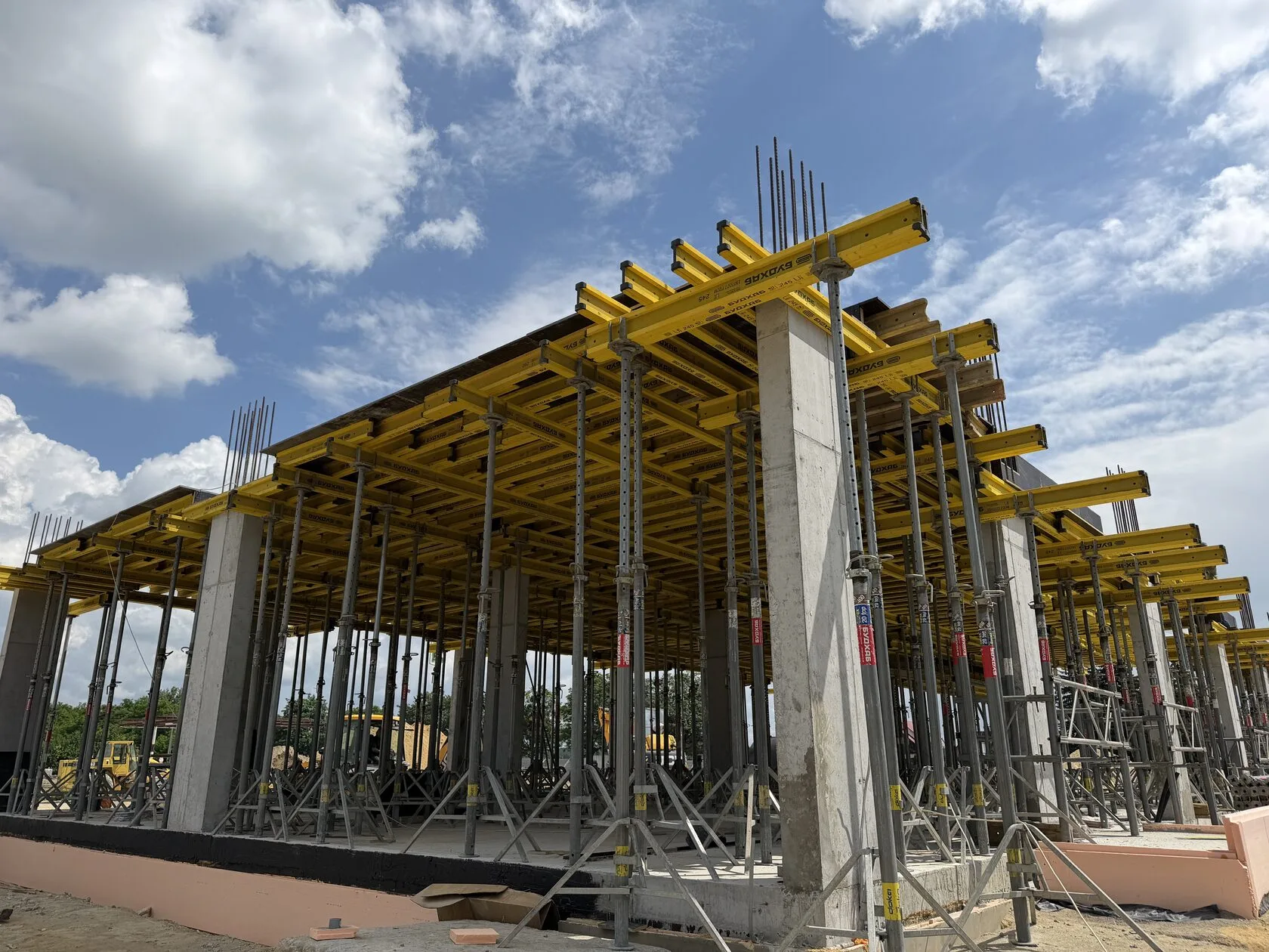 What to Look for When Choosing Telescopic Props: Types, Coatings, and Applications