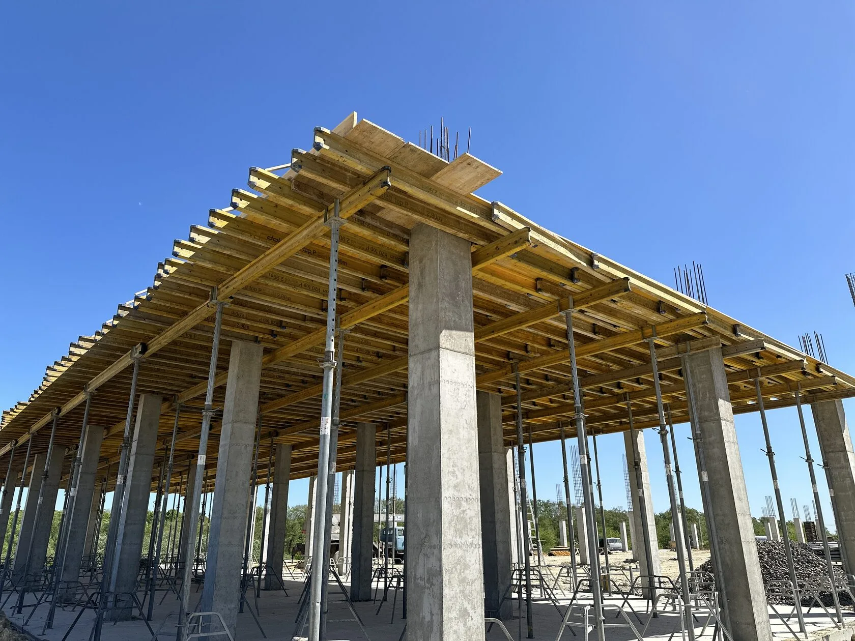 Formwork for the construction of a service station with an area of more than 5,000 m²