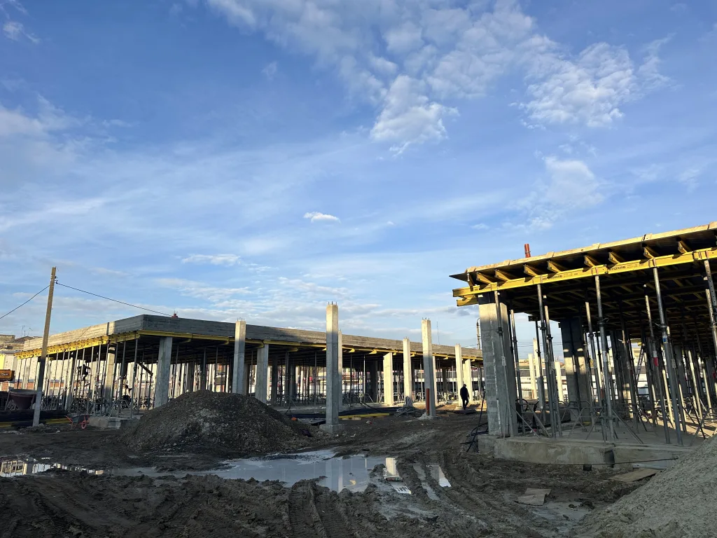 A Comprehensive Formwork Solution for a Trade and Exhibition Center in Stryi