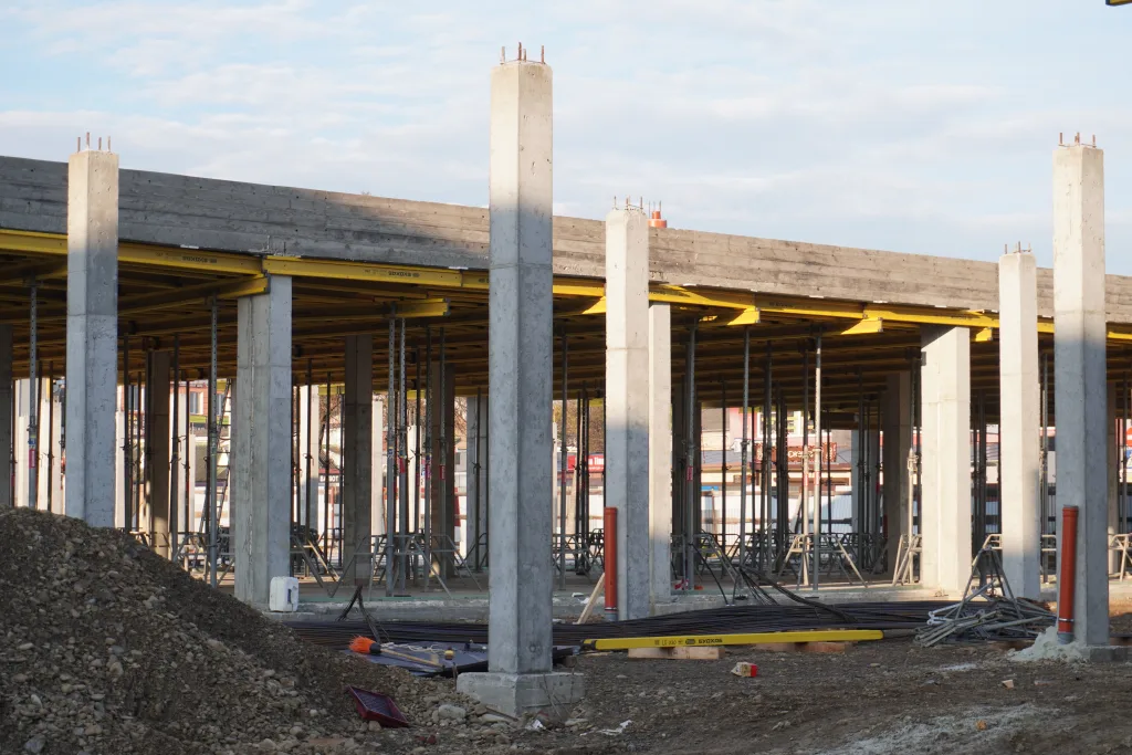 A Comprehensive Formwork Solution for a Trade and Exhibition Center in Stryi